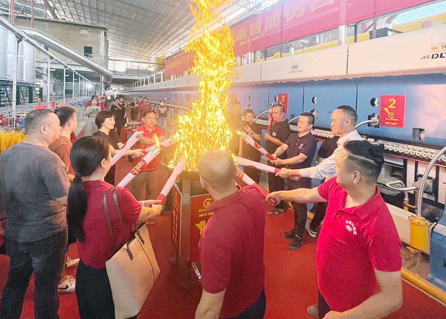 追“智”逐“綠”！力泰陶機又一高效智能仿古磚整線點火